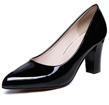 Черные туфли на устойчивом каблуке 