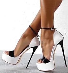 Черно-белые босоножки на платформе