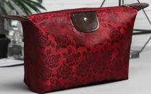 Бордовая косметичка "Розы"