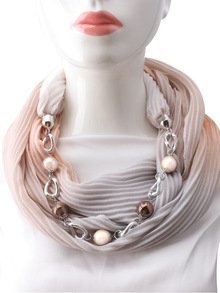 Коричнево-персиковый шарфик с бусинами 