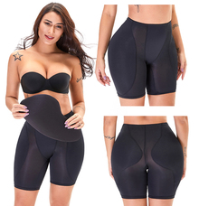 Накладные бедра в черных шортах-панталонах