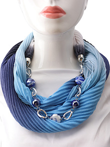 Сине-белый шарфик с бусинами 