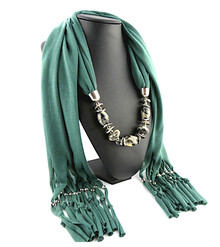 Шарф с камнями и бусинами