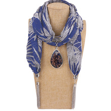 Шарф с подвеской и цепочками